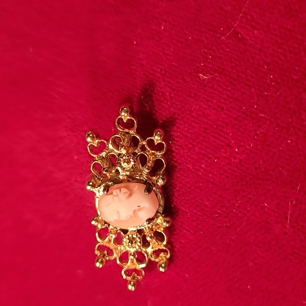 Vintage Wells Sterling Vermeil Mini Cameo Brooch